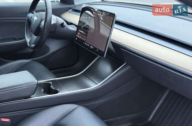 Седан Tesla Model 3 2018 в 