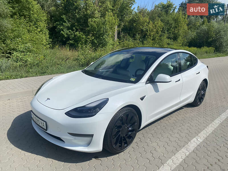Седан Tesla Model 3 2021 в Киеве