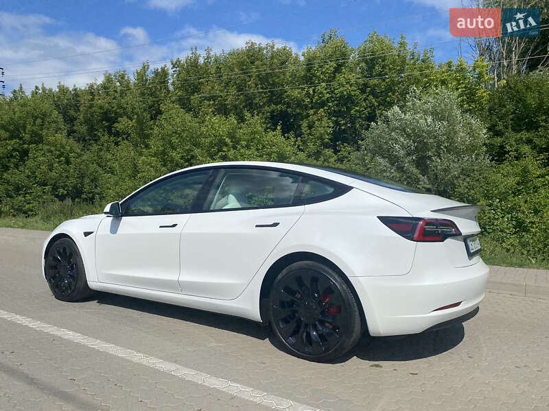 Седан Tesla Model 3 2021 в Киеве