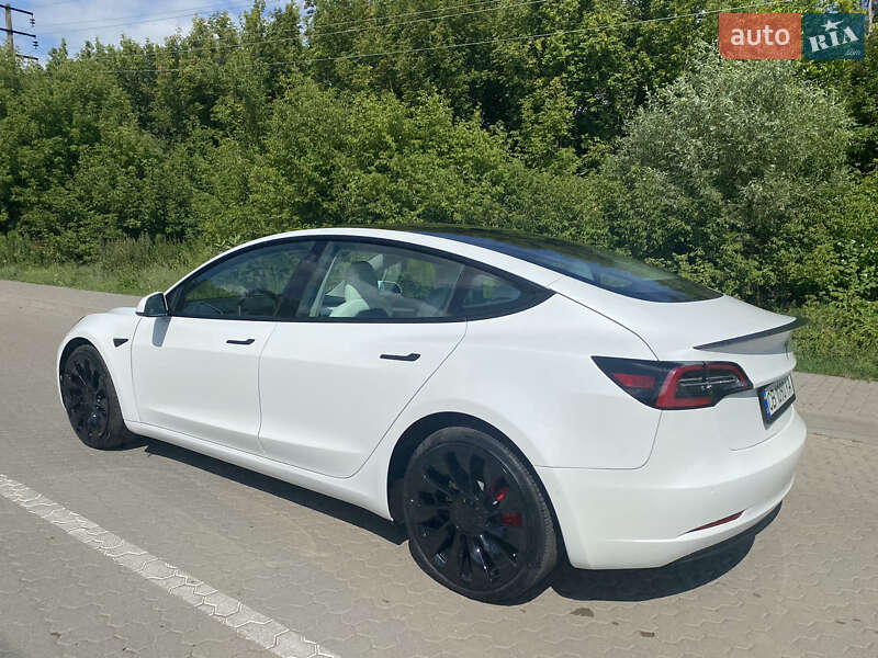 Седан Tesla Model 3 2021 в Киеве