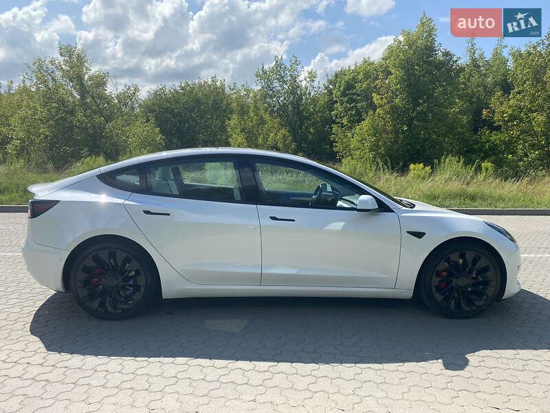 Седан Tesla Model 3 2021 в Киеве