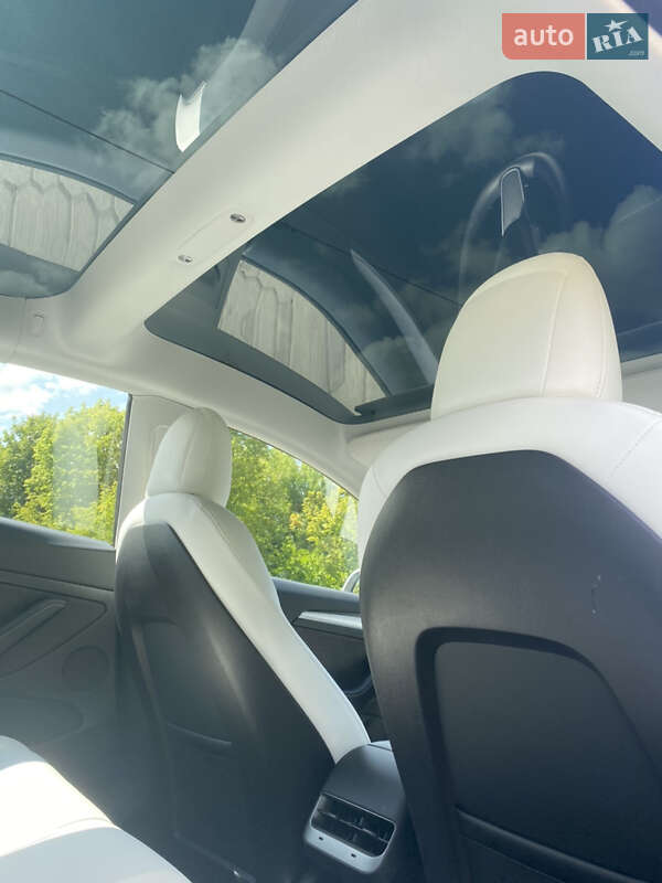 Седан Tesla Model 3 2021 в Киеве