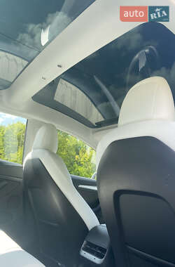 Седан Tesla Model 3 2021 в 