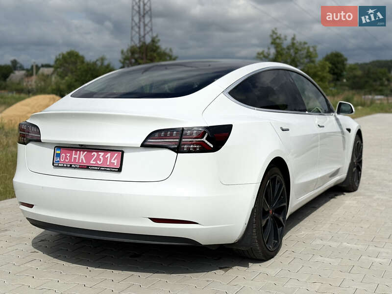 Седан Tesla Model 3 2018 в Луцке