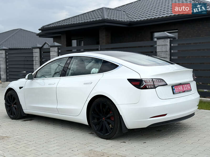 Седан Tesla Model 3 2018 в Луцке