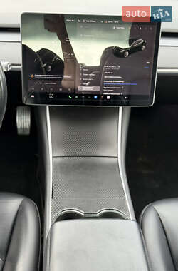 Седан Tesla Model 3 2018 в 