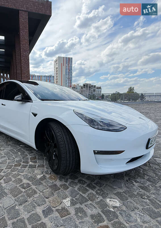 Седан Tesla Model 3 2021 в Дніпрі