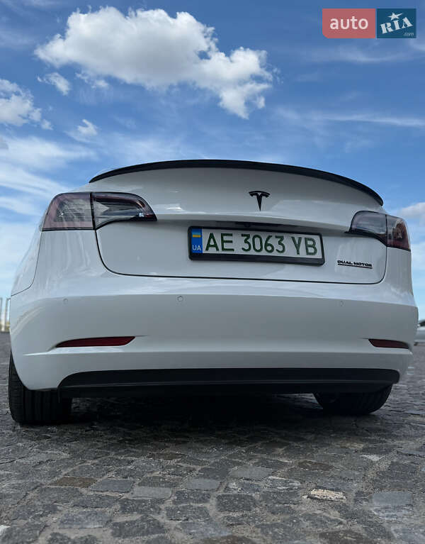 Седан Tesla Model 3 2021 в Дніпрі