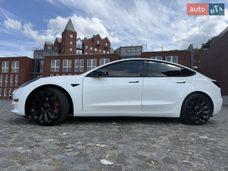 Седан Tesla Model 3 2021 в 