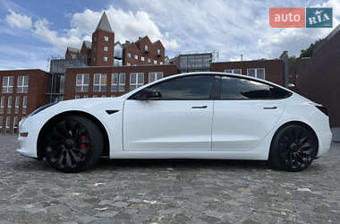 Седан Tesla Model 3 2021 в 