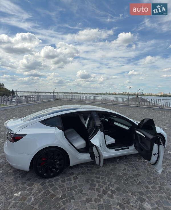 Седан Tesla Model 3 2021 в Дніпрі