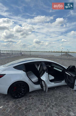 Седан Tesla Model 3 2021 в 
