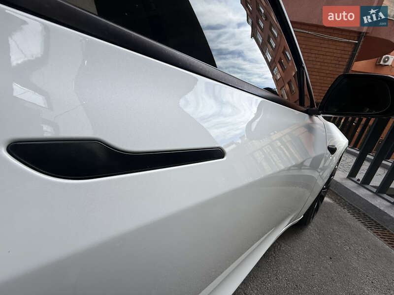 Седан Tesla Model 3 2021 в Дніпрі