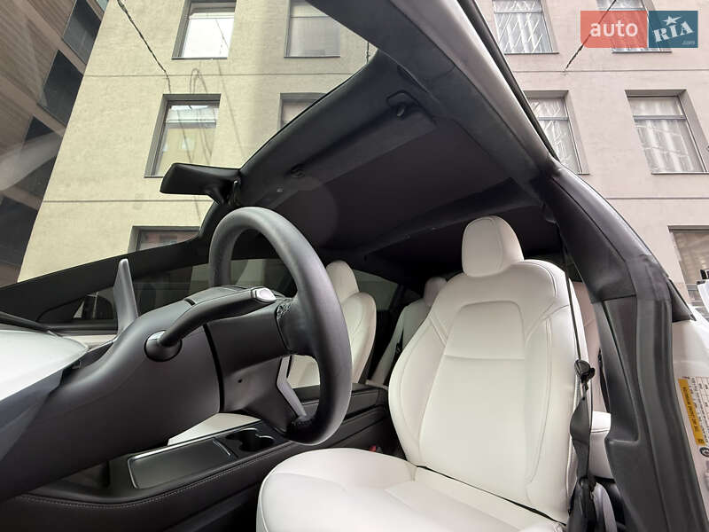 Седан Tesla Model 3 2021 в Дніпрі