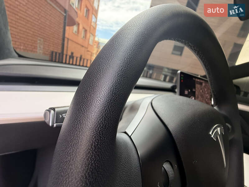Седан Tesla Model 3 2021 в Дніпрі