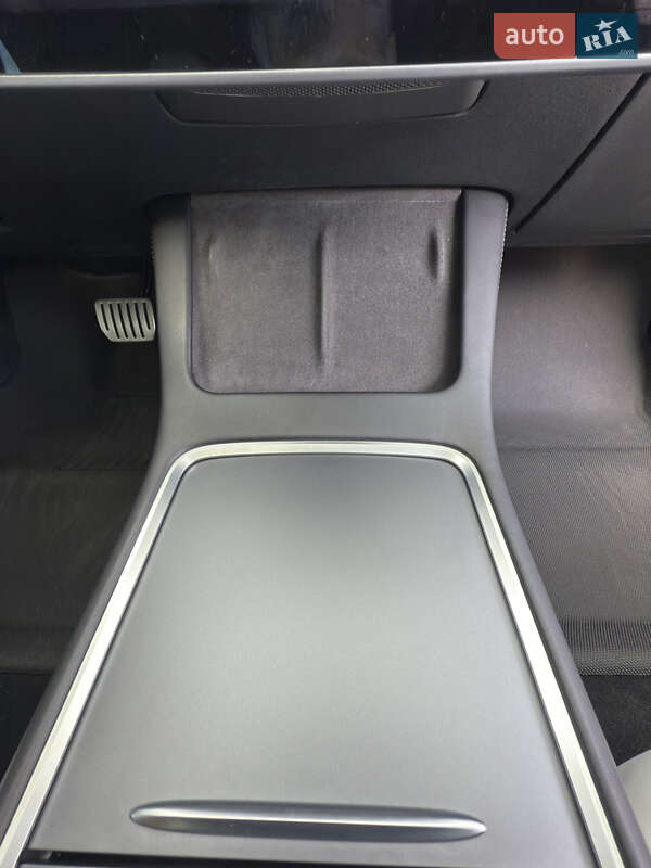 Седан Tesla Model 3 2021 в Дніпрі