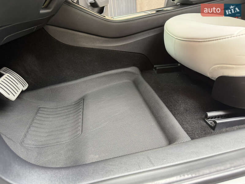 Седан Tesla Model 3 2021 в Дніпрі