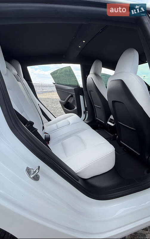 Седан Tesla Model 3 2021 в Дніпрі