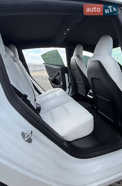 Седан Tesla Model 3 2021 в 