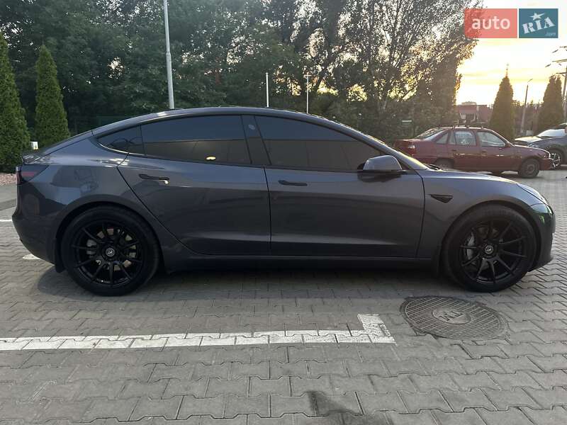 Седан Tesla Model 3 2023 в Харькове