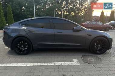 Седан Tesla Model 3 2023 в 