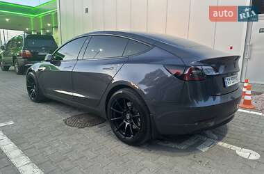 Седан Tesla Model 3 2023 в 
