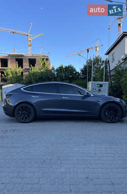 Седан Tesla Model 3 2018 в Івано-Франківську