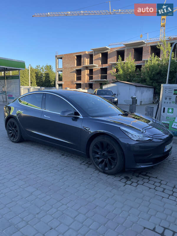 Седан Tesla Model 3 2018 в Ивано-Франковске