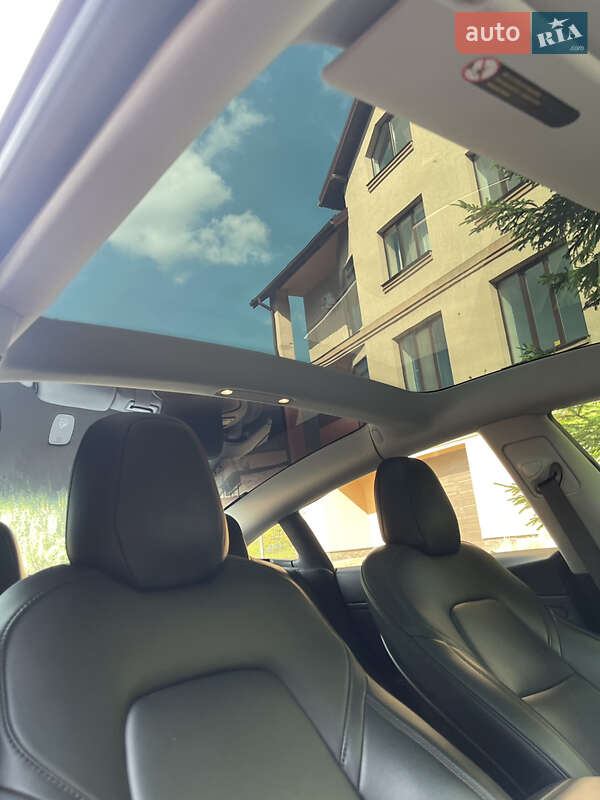 Седан Tesla Model 3 2018 в Ивано-Франковске