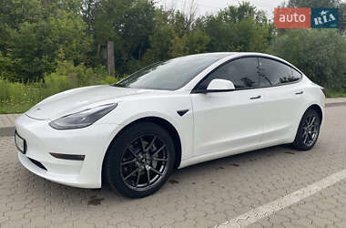 Седан Tesla Model 3 2021 в 