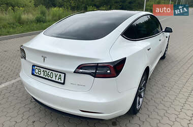 Седан Tesla Model 3 2021 в 