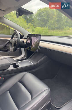 Седан Tesla Model 3 2021 в 