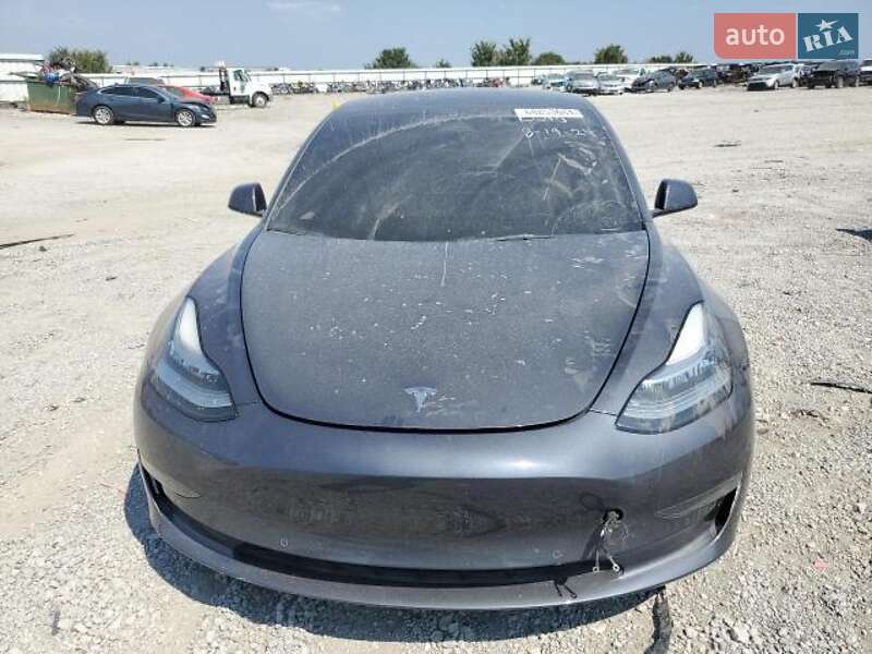 Седан Tesla Model 3 2022 в Чернівцях