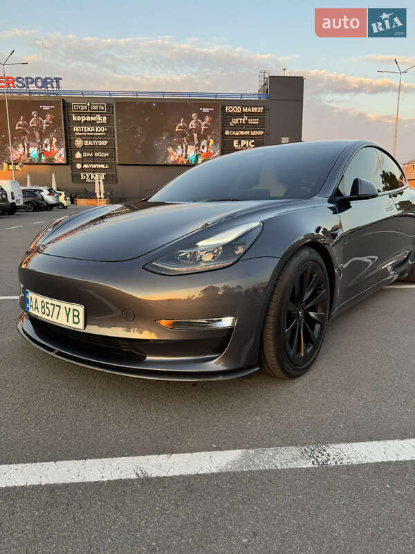 Седан Tesla Model 3 2023 в Киеве