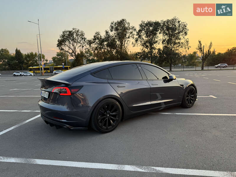 Седан Tesla Model 3 2023 в Киеве