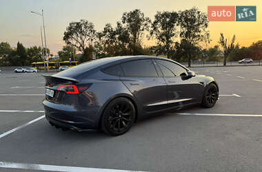 Седан Tesla Model 3 2023 в 