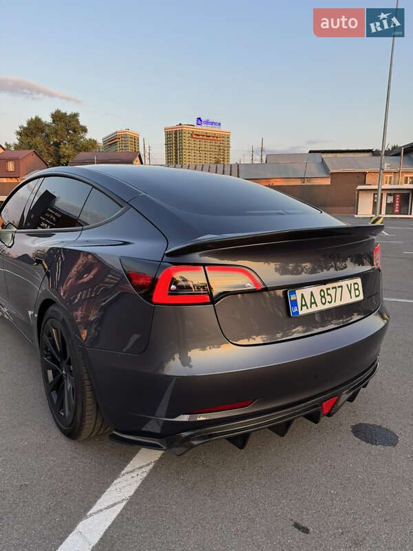 Седан Tesla Model 3 2023 в Киеве