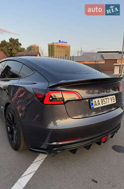 Седан Tesla Model 3 2023 в 