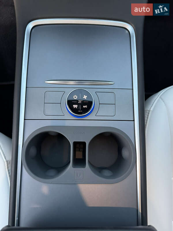 Седан Tesla Model 3 2023 в Киеве