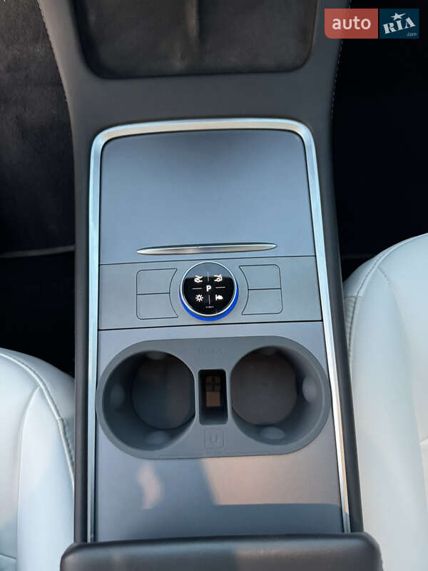 Седан Tesla Model 3 2023 в Киеве