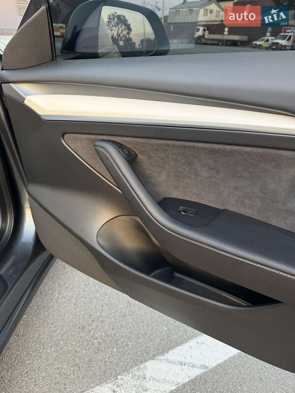 Седан Tesla Model 3 2023 в Киеве