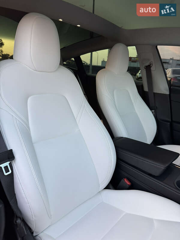 Седан Tesla Model 3 2023 в Киеве