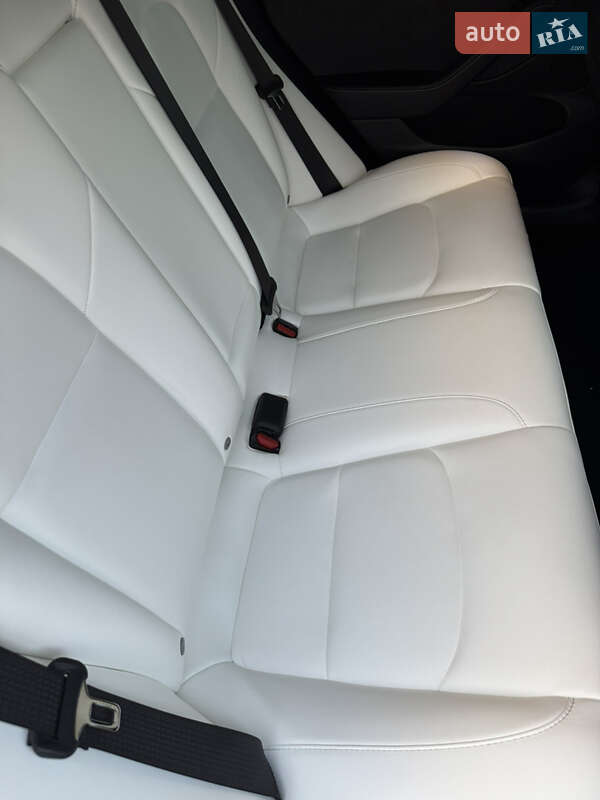Седан Tesla Model 3 2023 в Киеве