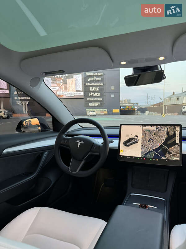 Седан Tesla Model 3 2023 в Киеве