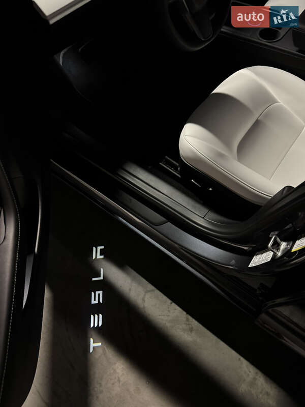 Седан Tesla Model 3 2023 в Києві