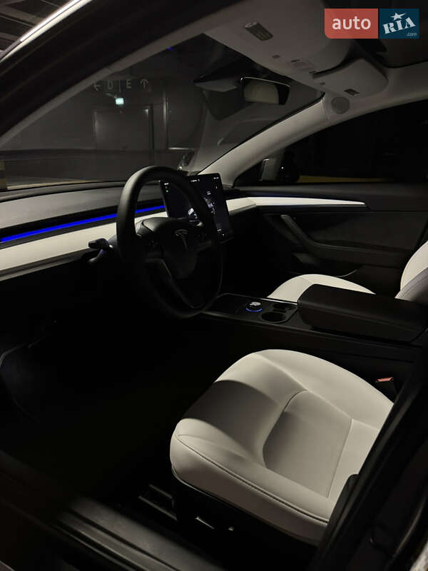 Седан Tesla Model 3 2023 в Києві