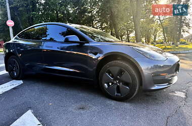 Седан Tesla Model 3 2022 в 