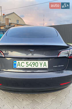 Седан Tesla Model 3 2021 в 