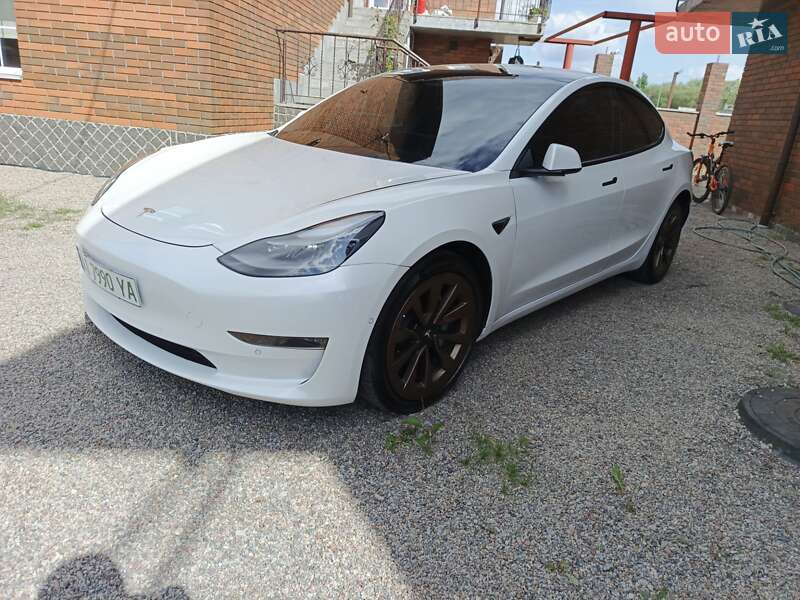 Седан Tesla Model 3 2021 в Киеве