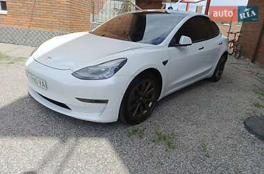 Седан Tesla Model 3 2021 в 